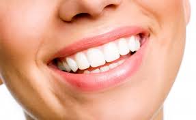 3-хан минутын дотор маш энгийн аргаар танан цагаан шүдтэй болмоор байна уу?