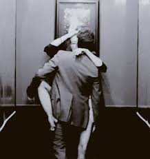 Монгол залуус лифтэнд секс хийхийг хараад....