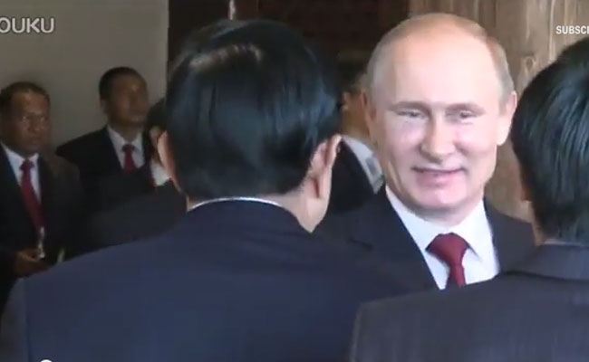 Путинд зориулж Хятадын Ерөнхийлөгч бүжиглэж, Индонезийн Ерөнхийлөгч дуулж байв (БИЧЛЭГ)