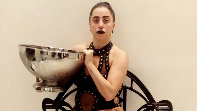 Лэди Гага “Ice Bucket Challenge” -д нэгдлээ /бичлэг/