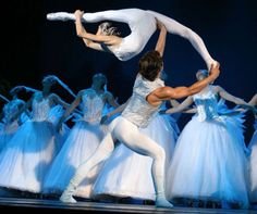 “Хунт нуур”-ыг амилуулсан балетчдын гайхалтай үзүүлбэр