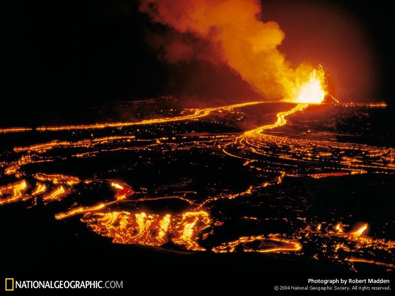 Kilauea галт уул дэлбэрч 2000 хэмийн лава хот руу урссаар байна
