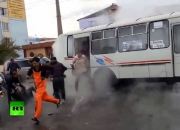 Дүүрэн хүнтэй автобус буцламгай халуун ус руу явж оров (Видео)