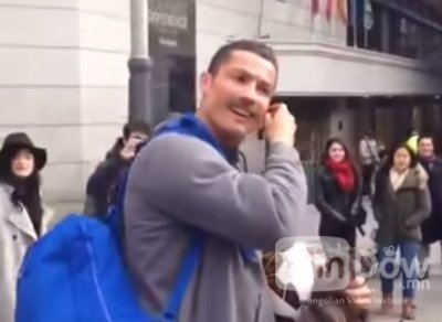 Криштиан Роналдо гудамжны тэнүүлч эр болж жүжиглэв VIDEO