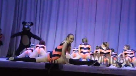Орос сурагчид эротик бүжиг бүжиж байна