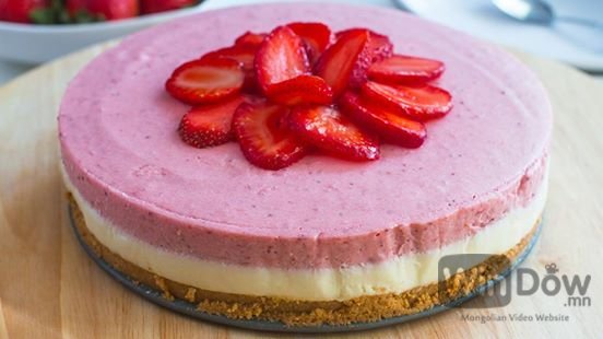 White chocolate strawberry mousse cake