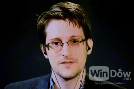 Эдвард Сноуден шоу бизнест хөл тавьж, клип гаргав