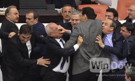 Туркийн парламентын гишүүдийн зодоон
