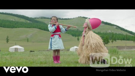 Франц дуучин Petite Meller Монголд клипний зураг авалтаа хийжээ