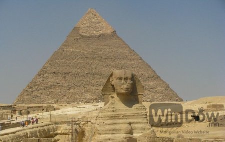Египетийн тал пирамидын орой дээр хурьцал үйлдсэн этгээдийг шалгаж байна